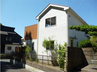 東道路より見た中古一戸建て 東道路より見た中古一戸建て